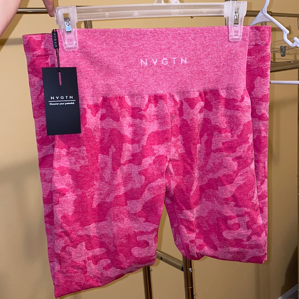 NVGTN Fuchsia Camo Seamless Leggings M